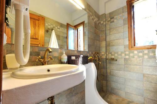 Hostal Gera's Olive Grove (elaionas Tis Geras)