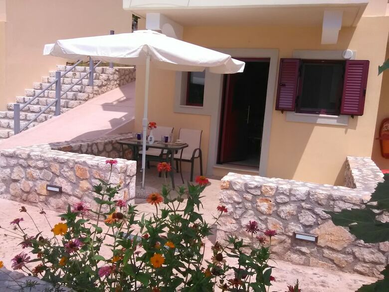 Mikros Gialos Apartments