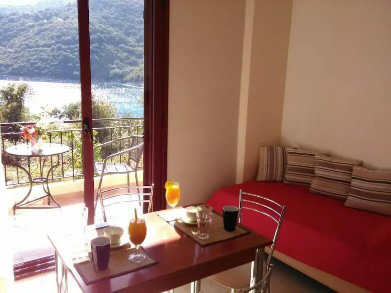 Mikros Gialos Apartments