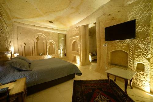 Crassus Cave Hotel