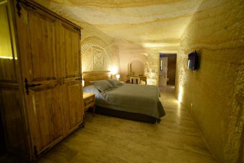 Crassus Cave Hotel