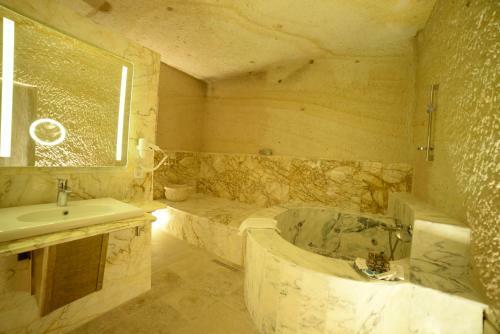 Crassus Cave Hotel