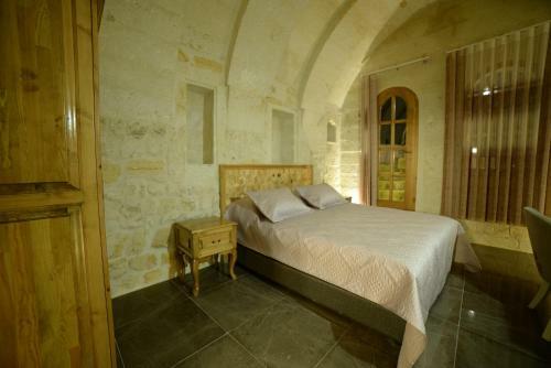 Crassus Cave Hotel