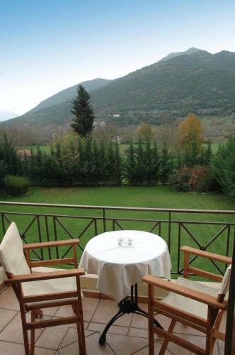 Hostal Aroanios Hotel