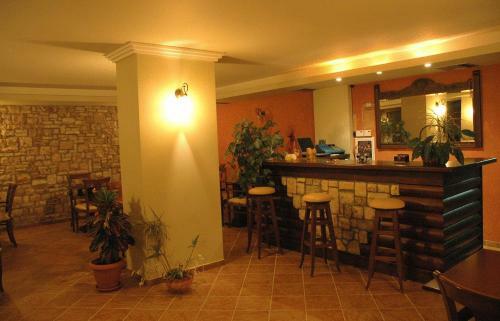 Hostal Aroanios Hotel
