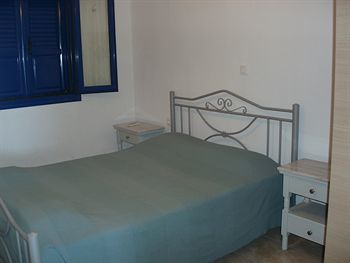 Hostal Helena's Apartments