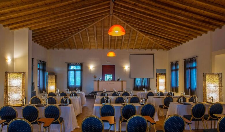Varos Village Traditional Hotel