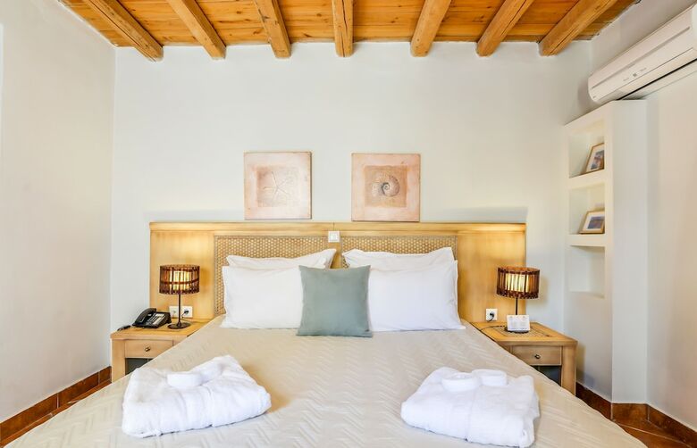 Varos Village Traditional Hotel