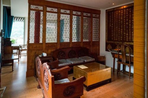 Traveler's Lodge
