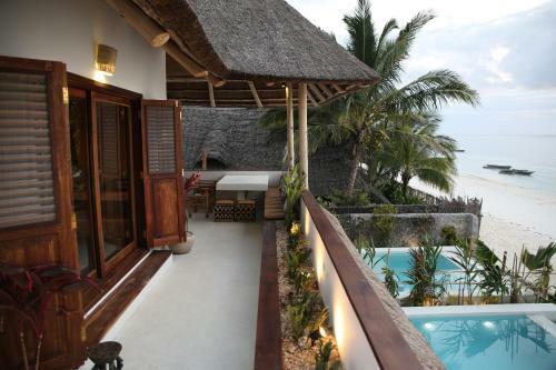 Hotel Joya' Beach Suites & Villa