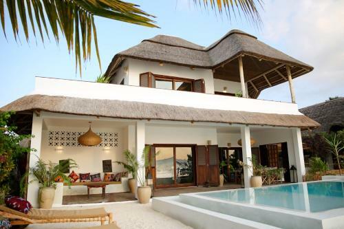 Hotel Joya' Beach Suites & Villa