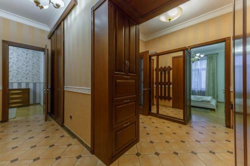 Huge 3 Bedroom Apartment Next To Gulliver & Synagogue