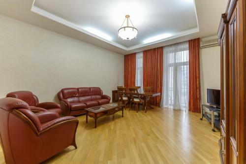 Huge 3 Bedroom Apartment Next To Gulliver & Synagogue