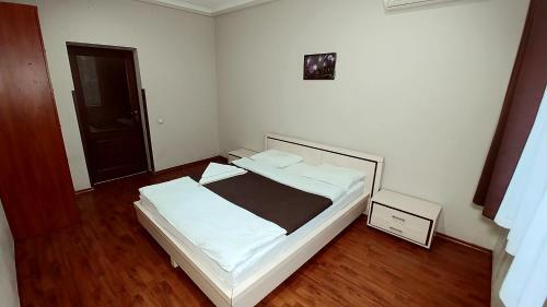 Apartamento Three Bedroom. 54 Khreshchatyk St. Centre Of Kiev
