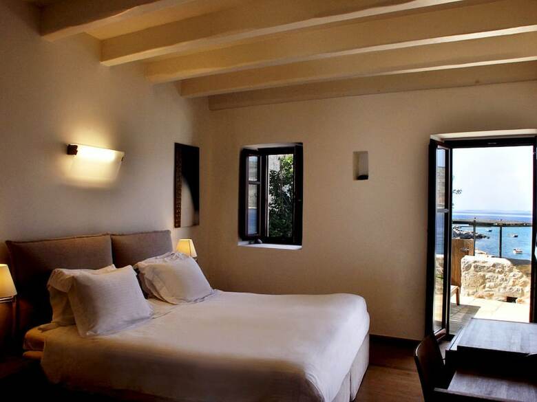 Hotel Pirgos Mavromichali