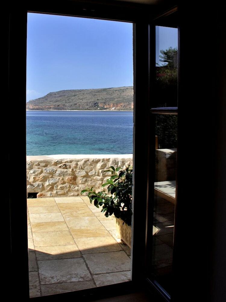 Hotel Pirgos Mavromichali