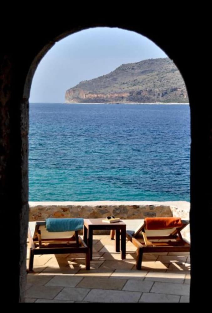 Hotel Pirgos Mavromichali