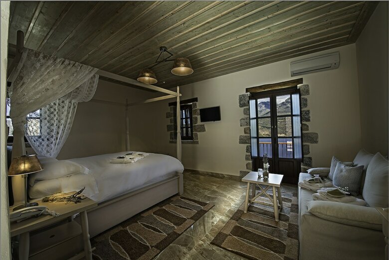 Hotel Limeni Village