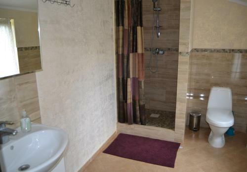 Hostal Komnata V Gostevom Dome Na Metro Osokorki