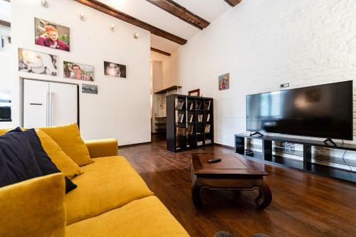 Designer Single Bedroom City Center Apartment
