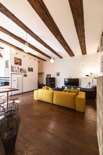 Designer Single Bedroom City Center Apartment
