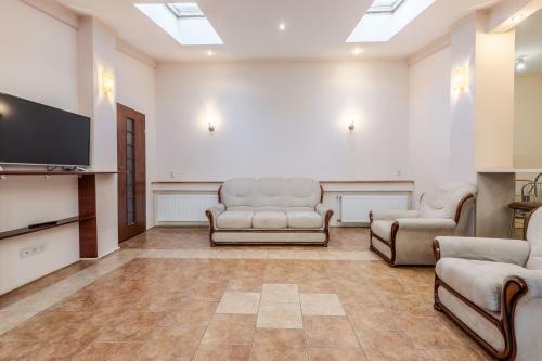 Mangal And Terrace In Center Apartment