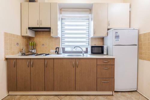 Mangal And Terrace In Center Apartment