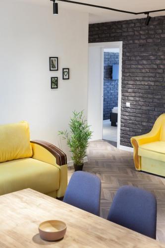 Apartment On Svobody Avenue 6/8