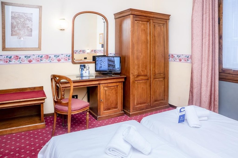 Select Hotel