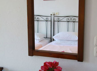 Artemon Hotel