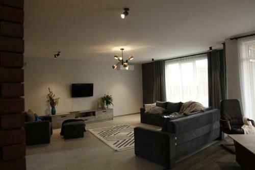 Apartamento Uzhorod 3 Room Lovely House