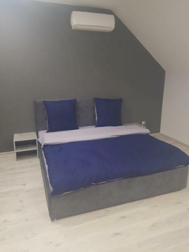 Apartamento Uzhorod 3 Room Lovely House