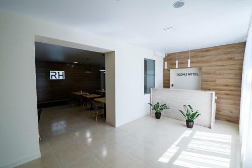 Rooms Hotel