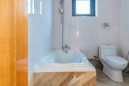 Spacious Apartment For 46 People In Kampala