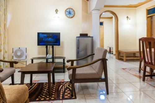 Spacious Apartment For 46 People In Kampala