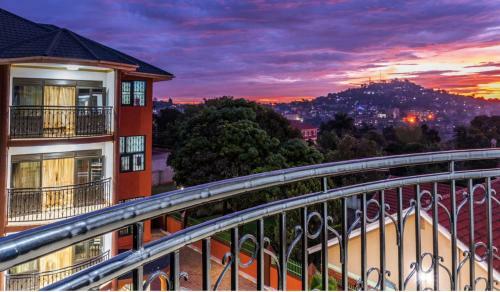 Spacious Apartment For 46 People In Kampala