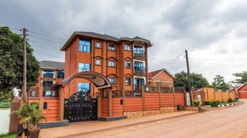 Spacious Apartment For 46 People In Kampala