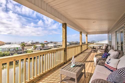Luxe Spacious Stilted Home With Kayaks Walk To Beach