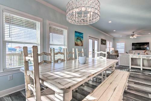 Luxe Spacious Stilted Home With Kayaks Walk To Beach