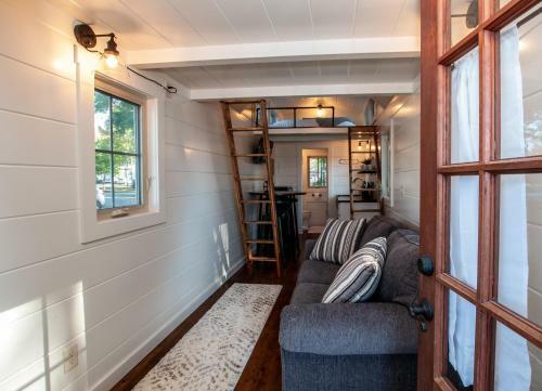 Windsor Cottage At River Rocks Landing Bungalow