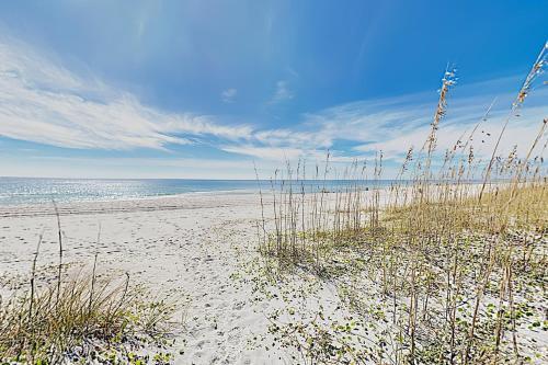 Beachside ?daydream Hideaway? W/ Vast Gulf Views Home