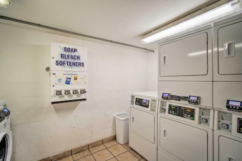 Apartamento Bright Gulf Shores Beachfront Condo With Pool Access