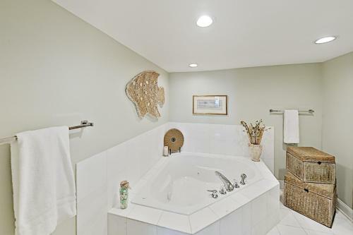 Apartamento Corner Unit - Huge Wraparound Balcony, Pools & Gym Condo