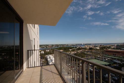 Apartamento Phoenix Viii Unit 1406 Condo