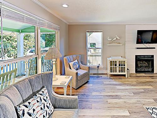 New Listing! Coastal Remodel ? Near Bay Home