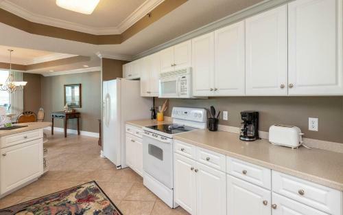 Hotel Phoenix On The Bay 2 By Brett Robinson Vacations
