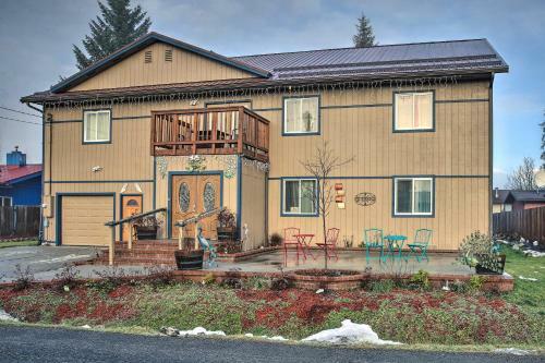 Expansive Getaway About 2 Miles To Mendenhall Glacier!