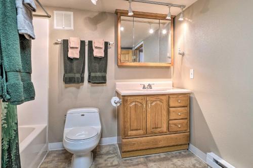 Peaceful Mountain-view Home - Walk To Kenai Lake!