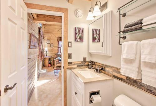 North Pole Log Cabin With Northern Lights Views!