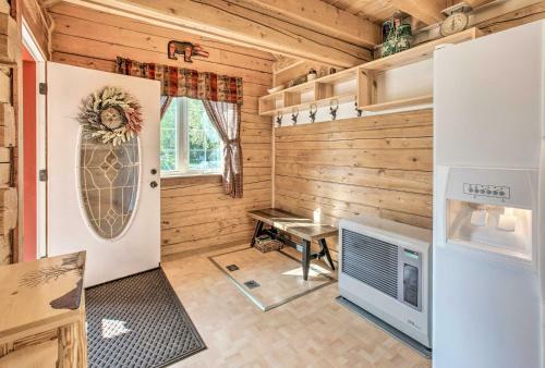 North Pole Log Cabin With Northern Lights Views!